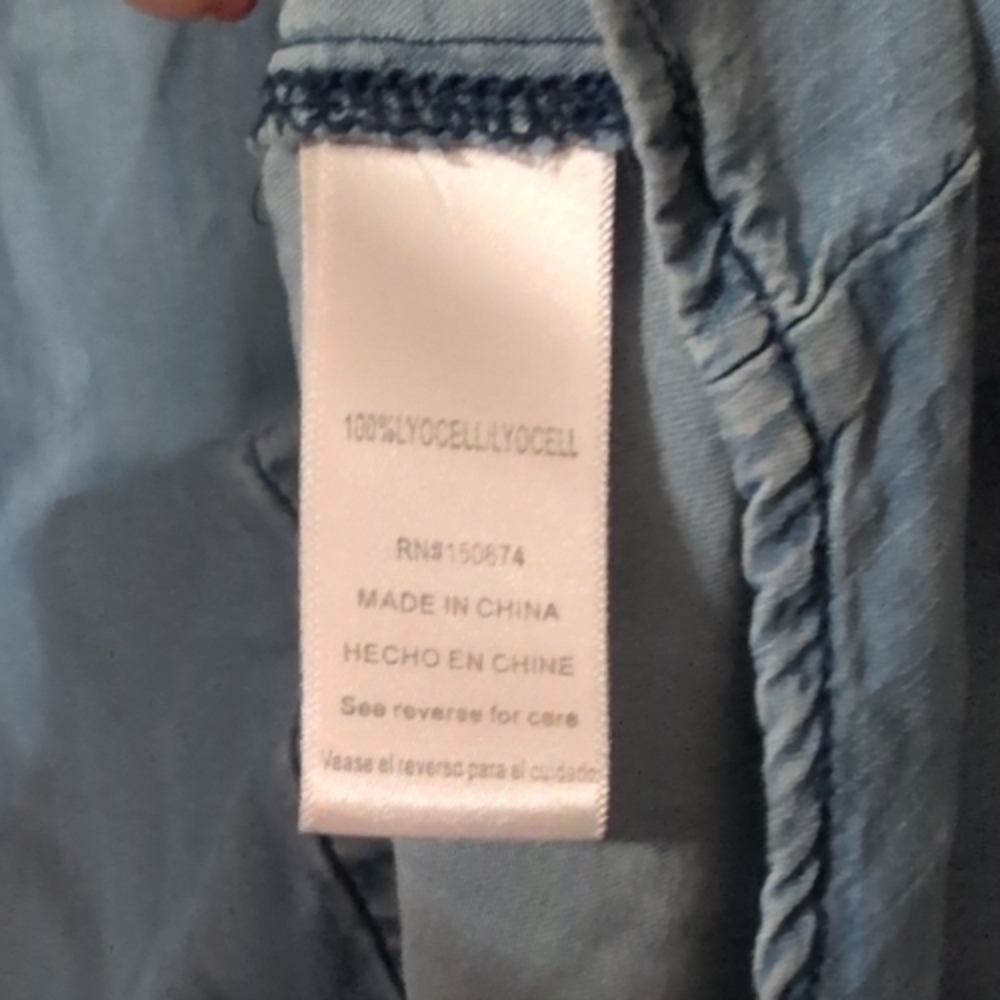 Standard Grace Blue High-low Chambray Denim Shirt with  Floral/Bird Design - Picture 8 of 9